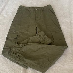 Olive green cargo pants w/ side pockets